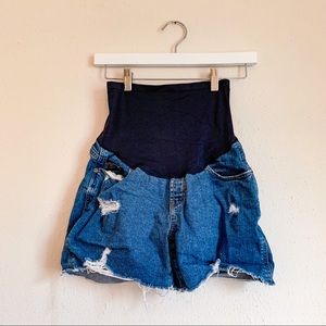 Old Navy Maternity Distressed Denim Shorts / 6